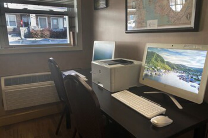 Business Center 100 of 168