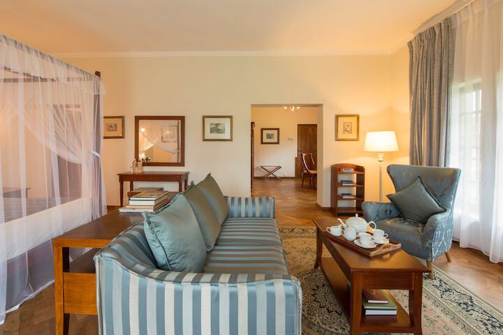 Room 4 of 86