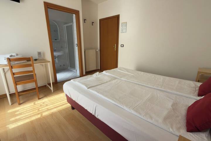 Room 68 of 148