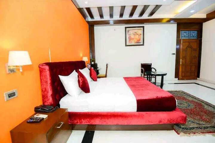 Room 9 of 27