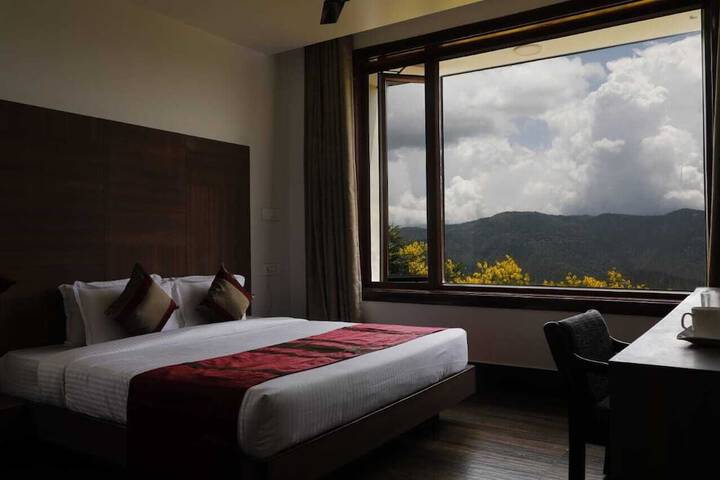 Room 5 of 18