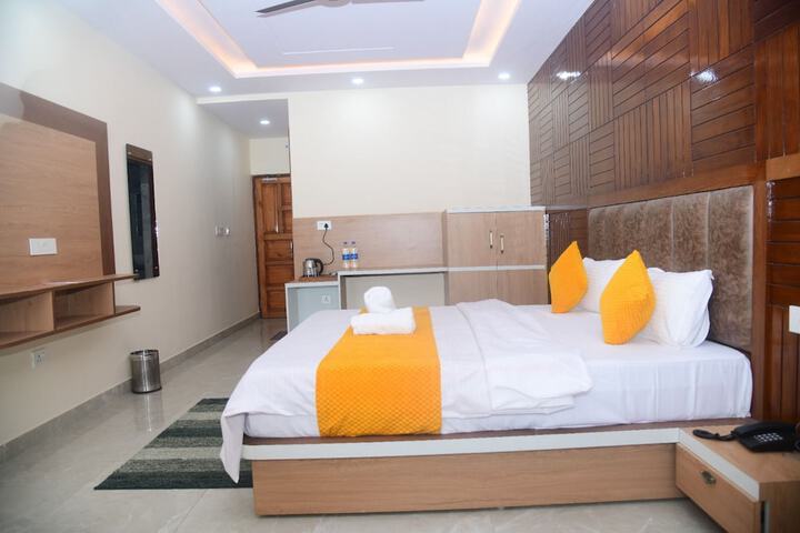 Room 4 of 40