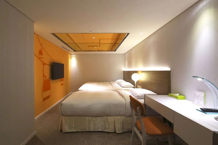 Room 98 of 171