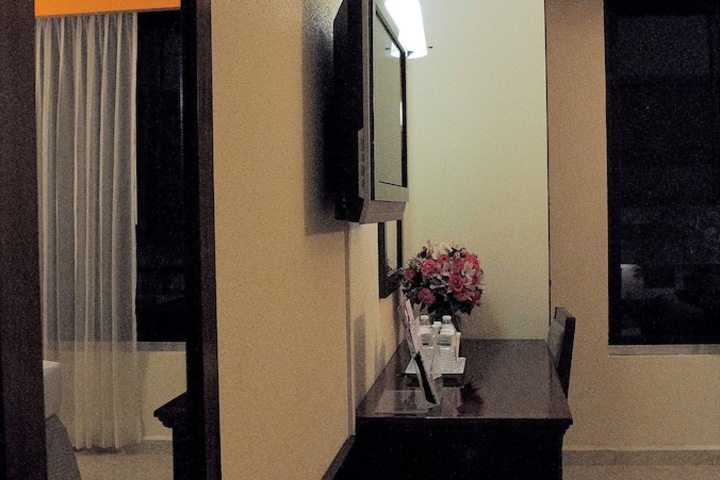 Room 27 of 106