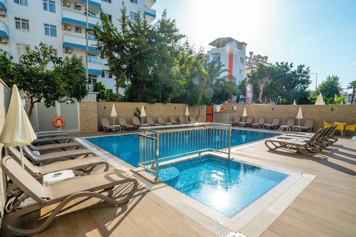 Hotel with Pool