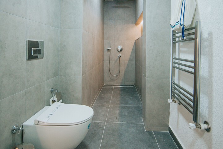 Room 52 of 76