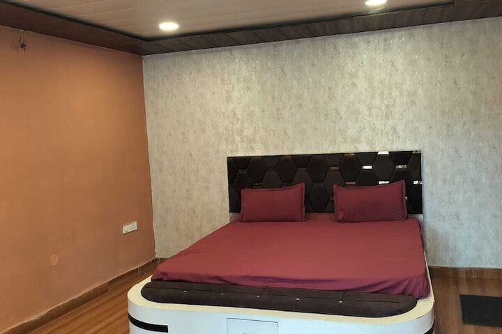Room 6 of 36