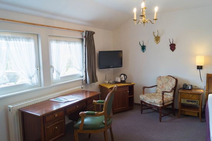 Room 11 of 24