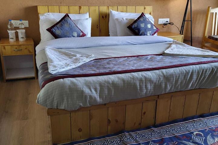 Room 5 of 10