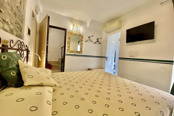 Room 93 of 190