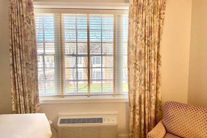 Room 10 of 51