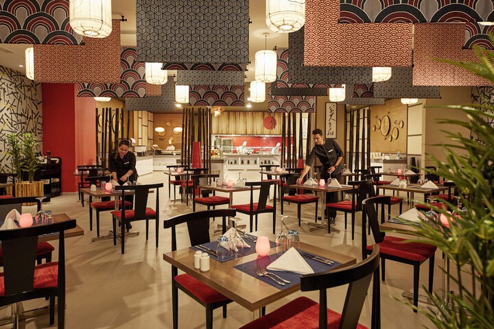 Dining 52 of 77