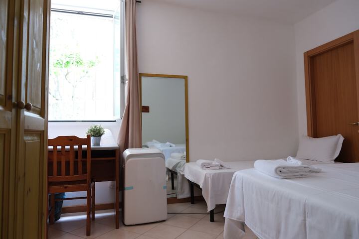Room 35 of 106