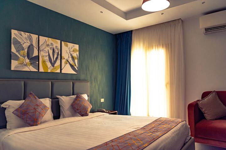 Room 83 of 158