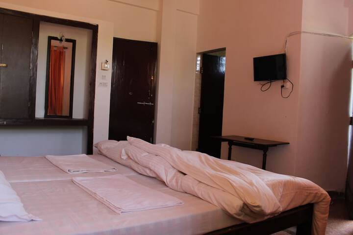 Room 5 of 97