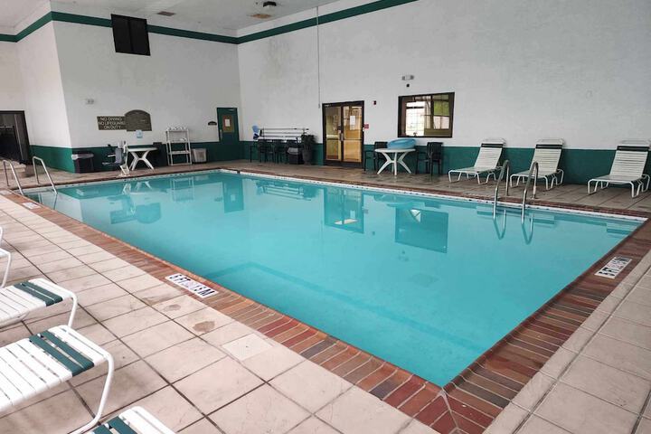 Pool 25 of 30
