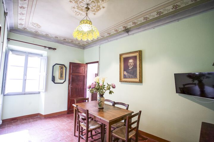 Room 8 of 19