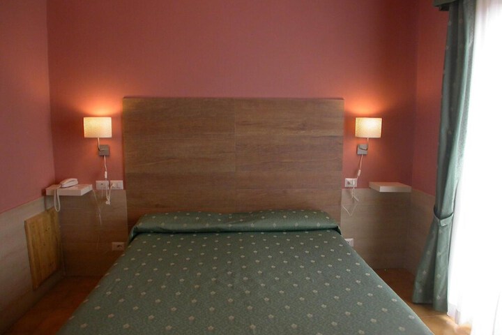 Room 12 of 65