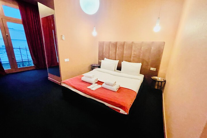 Room 53 of 116