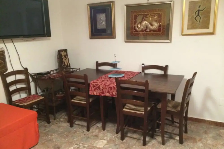 Dining 11 of 12