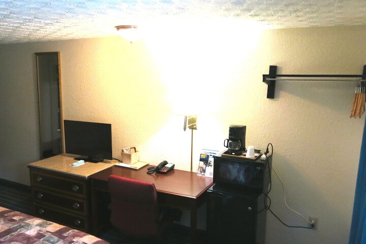 Room 2 of 21