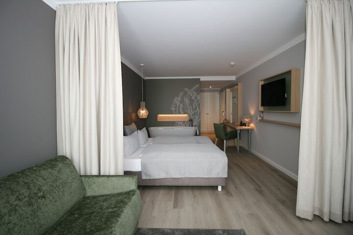 Room 28 of 60