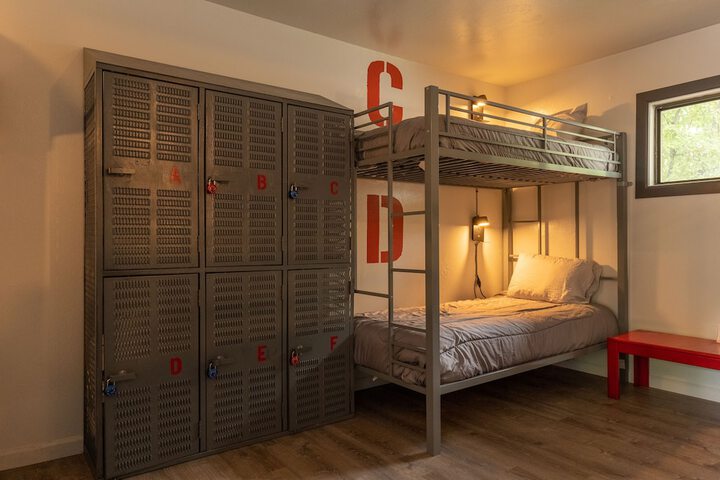 Room 6 of 73