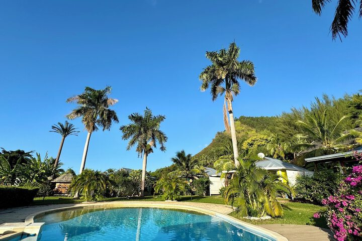 Exterior of Moemiti