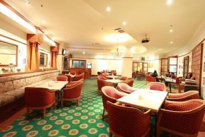Lounge 19 of 21