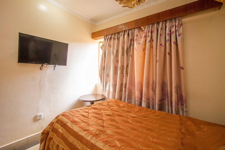 Room 14 of 27