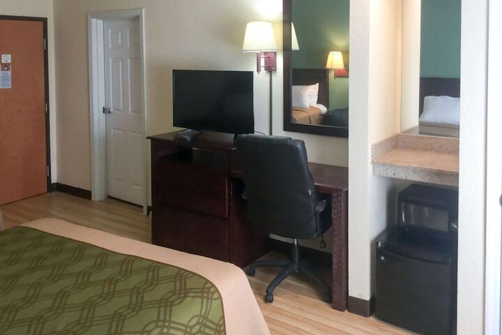 2 Queen Beds (5 of 5)