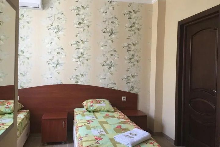 Room 4 of 11