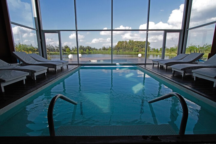 Hotel Pool