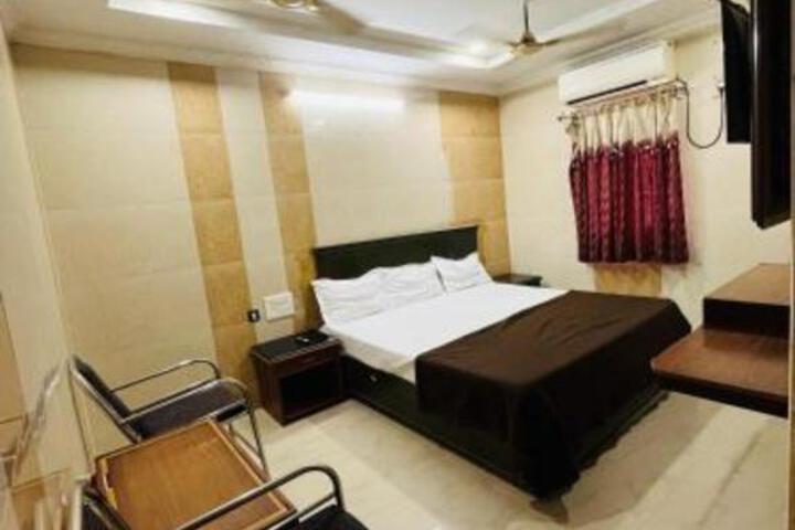 HOTEL GOLDeN PARK