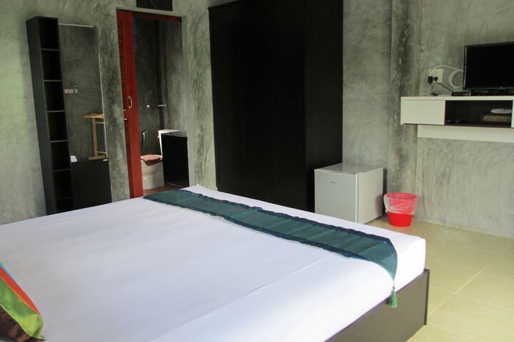 Room 8 of 50