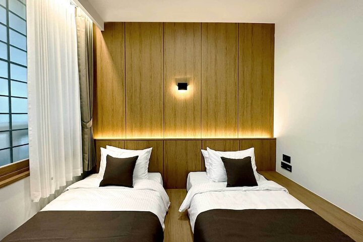 Room 5 of 42