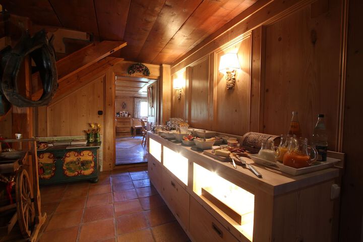 Dining 73 of 102