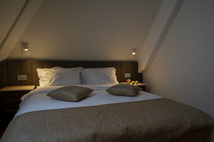 Room 15 of 61
