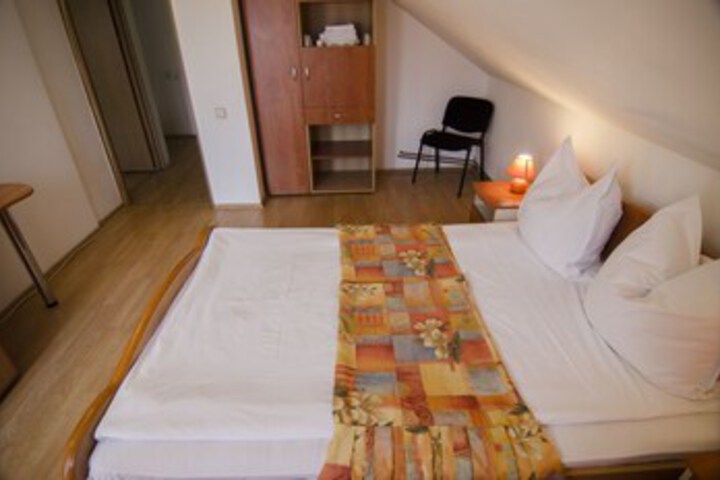 Room 42 of 47