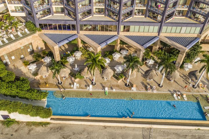 Hotel Pool
