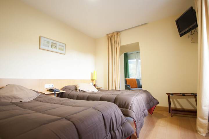 Room 4 of 27