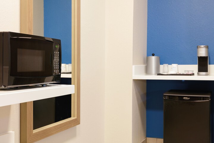 Room 6 of 27