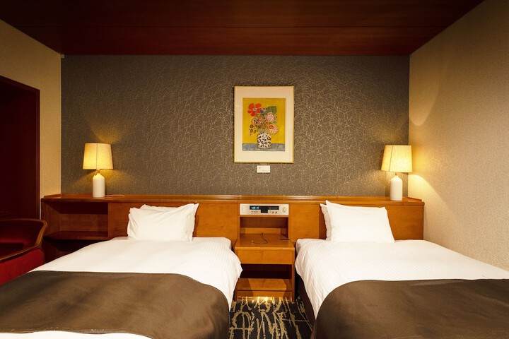 Room 13 of 77