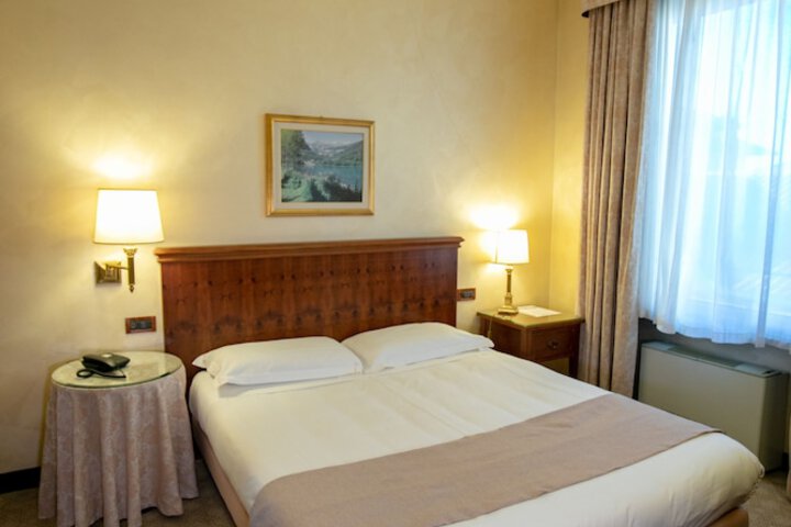 Room 5 of 40