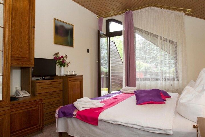 Room 14 of 65