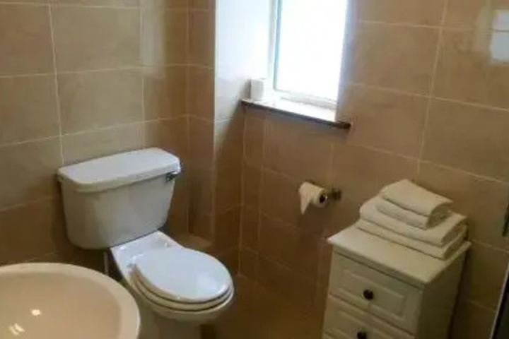 Room 8 of 17