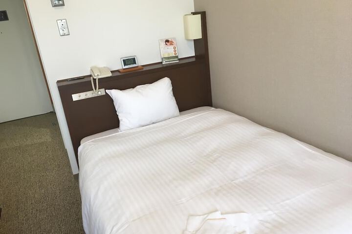 Room 11 of 33