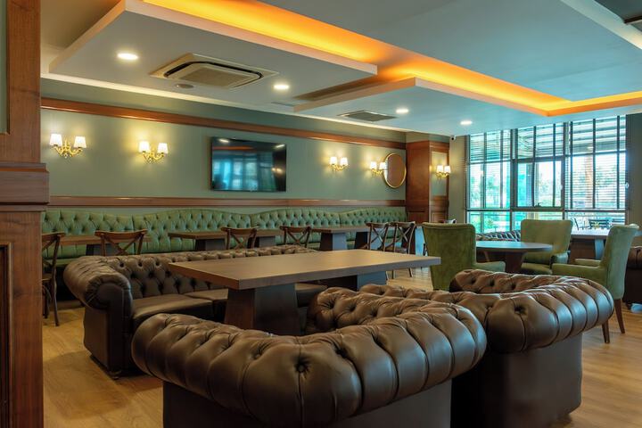 Lounge 51 of 61
