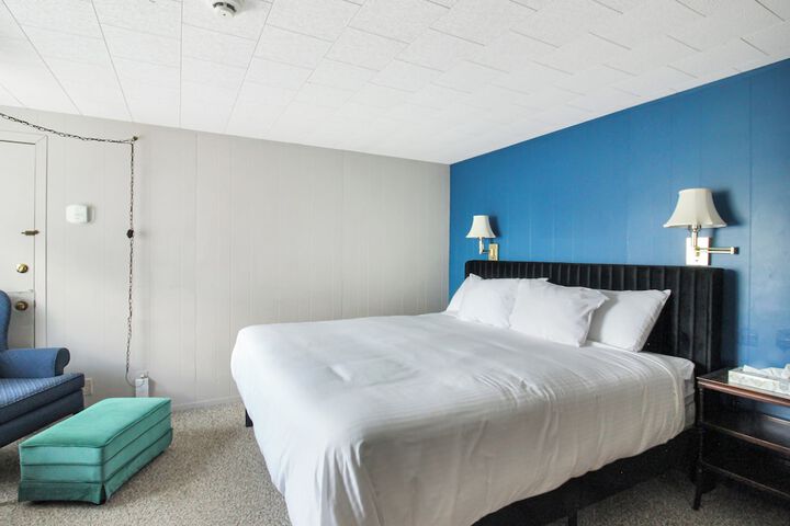 Room 4 of 36