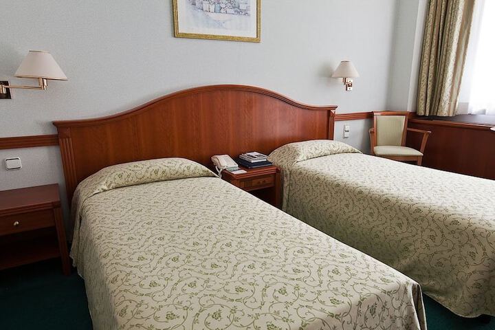 Room 9 of 37